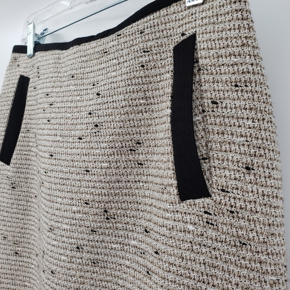 BANANA Republic Gold Metallic Accent Mini Skirt - Picture 2 of 8